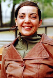 Linda Nadji * 1975